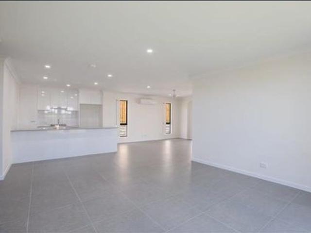 SPACIOUS 4 BEDROOM HOME IN THE HEIGHTS ESTATE!