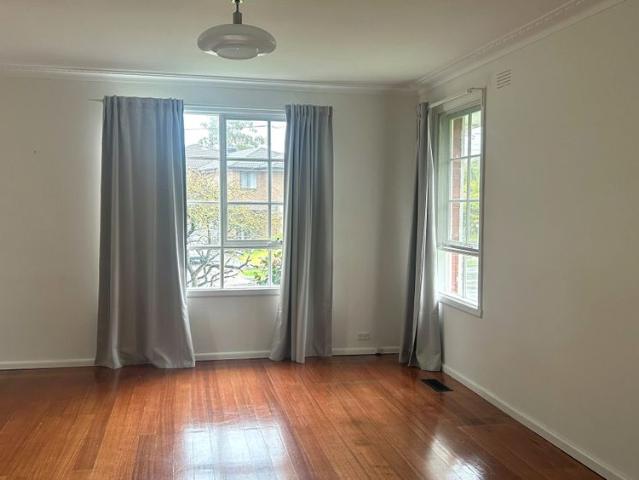 Spacious 4 bedroom Home In The Perfect Location!