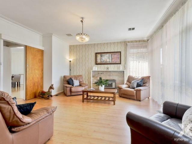 Spacious 4 Bedroom Home in Convenient Oakleigh Location