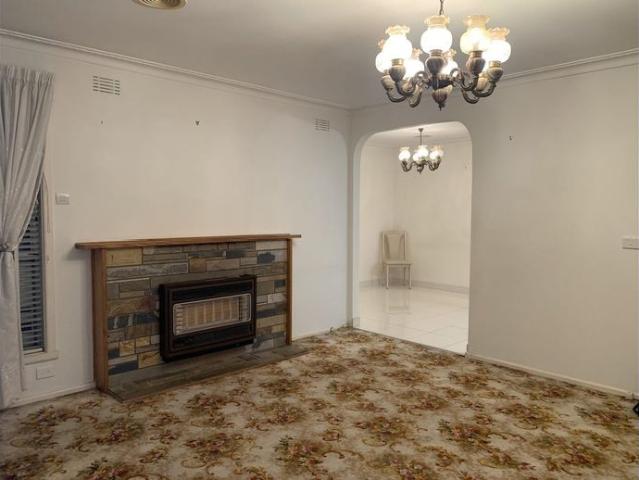 Spacious 4 Bedroom Home in Convenient Lalor Location