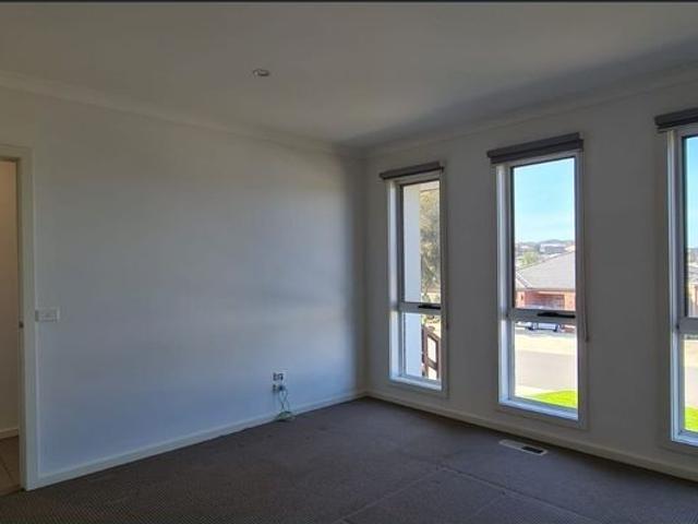 Spacious 4 Bedroom Home in Doreen