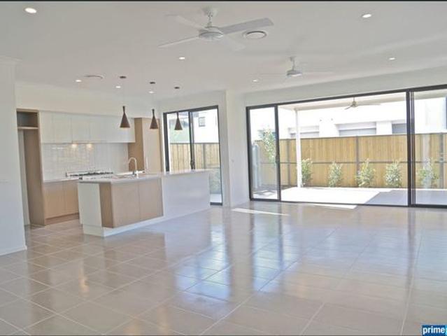 SPACIOUS 4 BEDROOM HOME IN FAIRWATER ESTATE