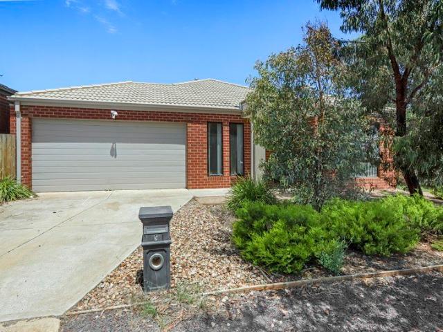 SPACIOUS 4 BEDROOM HOME IN PERFECT LOCATION