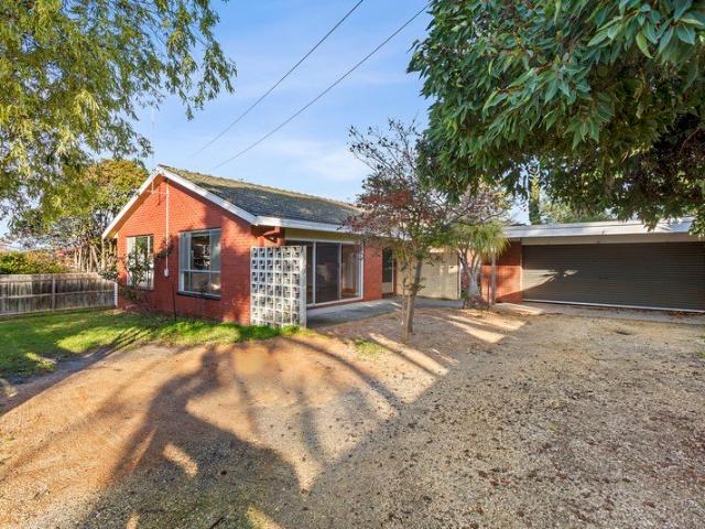 SPACIOUS 4 BEDROOM HOME IN PRIME HIGHTON LOCATION