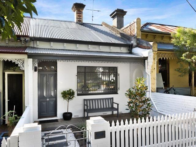 Spacious 4 Bedroom Home in Prime Hotham Hill Location