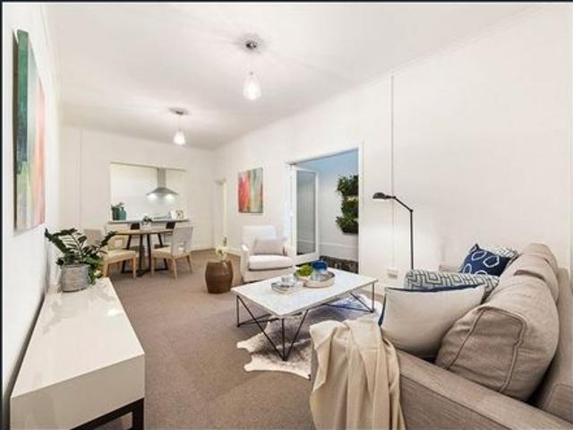 Spacious 4 Bedroom Home in Prime Hotham Hill Location