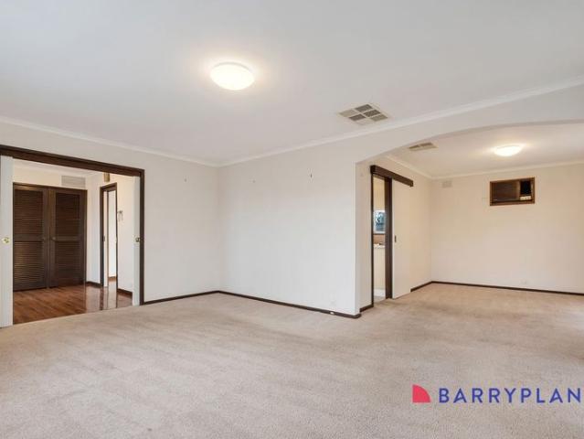 SPACIOUS 4 BEDROOM HOME IN PRIME LOCATION!