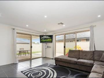 Spacious 4 Bedroom Home In Reid!