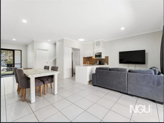 Spacious 4 Bedroom Home in Sought After Woodlands Estate