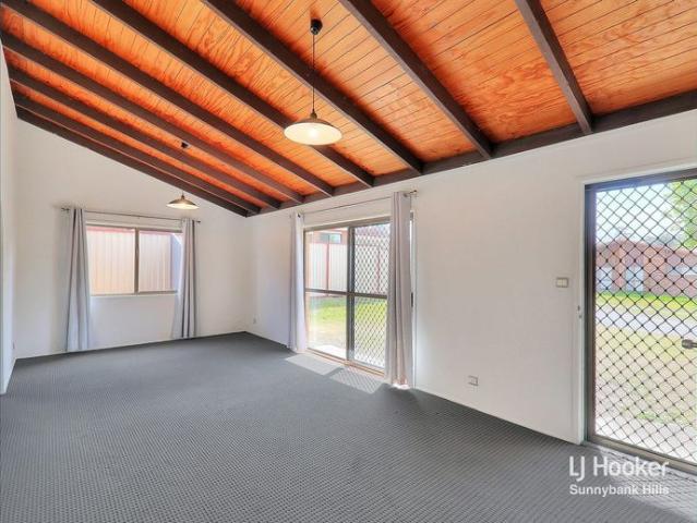Spacious 4 Bedroom Home in SUNNYBANK HILLS
