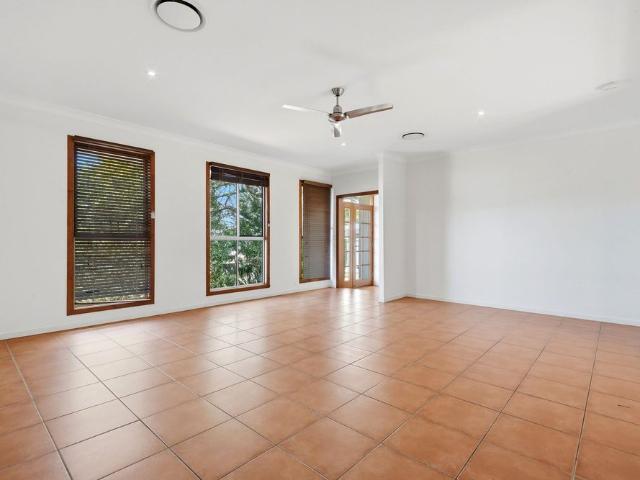 Spacious 4 Bedroom Home + Pool
