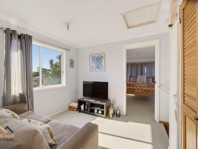 Spacious 4 Bedroom Home Short Term Lease Available
