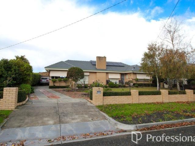 Spacious 4 bedroom home, Solid brick on approx quarter acre with beautiful green rural views. Must be seen!