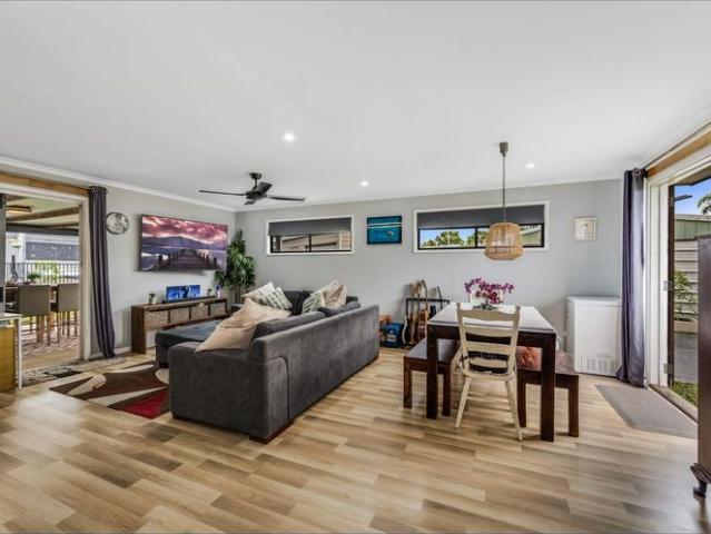 Spacious 4 Bedroom Home + Studio + Spa – Quiet Cul de Sac Living
