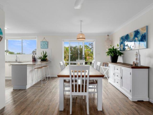 Spacious 4 Bedroom Haven Near Sawtell Beaches