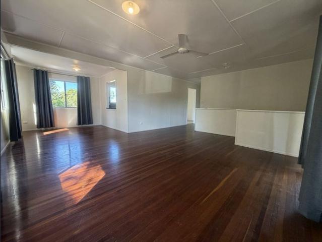Spacious 4 Bedroom high set home + 1 office or Bedroom Downstairs