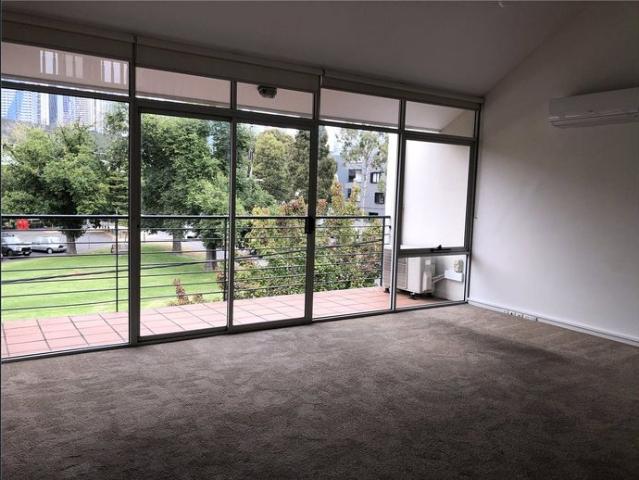 Spacious 4 Bedroom Inner City Apartment!
