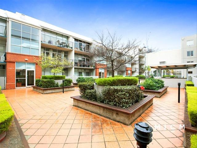 Spacious 4 Bedroom Inner City Apartment!