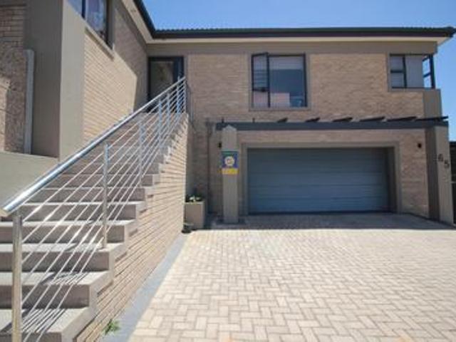 spacious 4 bedroom low maintenance f.