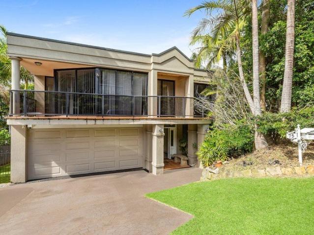 Spacious 4 Bedroom Newport Home with Stunning Pittwater Views