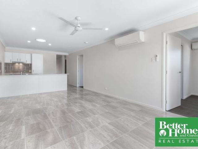 SPACIOUS 4 BEDROOM NEAR THE TRAIN STATION