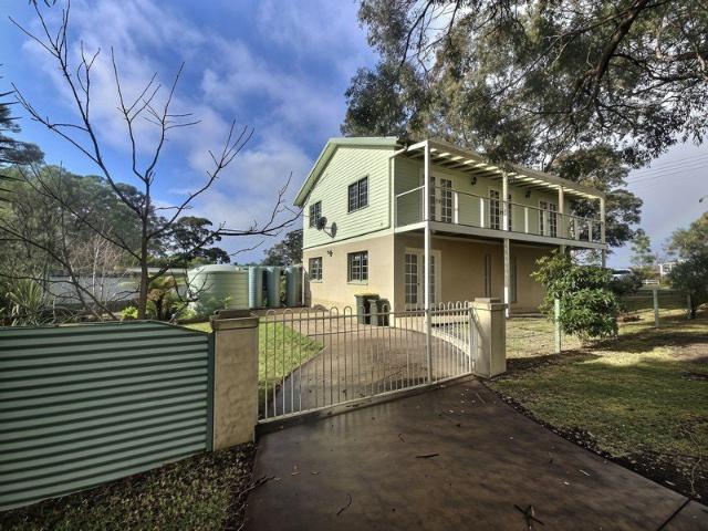 Spacious 4 Bedroom Split Level Home in Sought After Old Erowal Bay