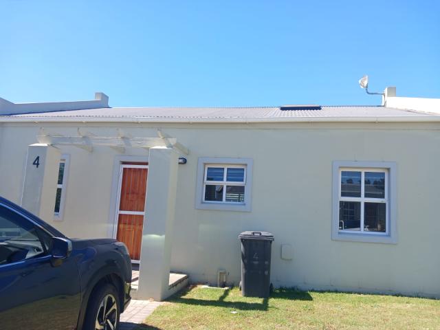 Spacious 4 Bedroom Student Digs Near Stellenbosch University!