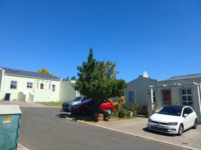 Spacious 4 Bedroom Student Digs Near Stellenbosch University!