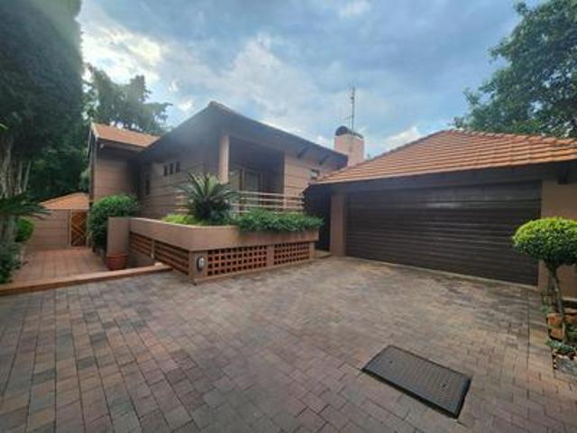 spacious 4 bedroom property with fla.