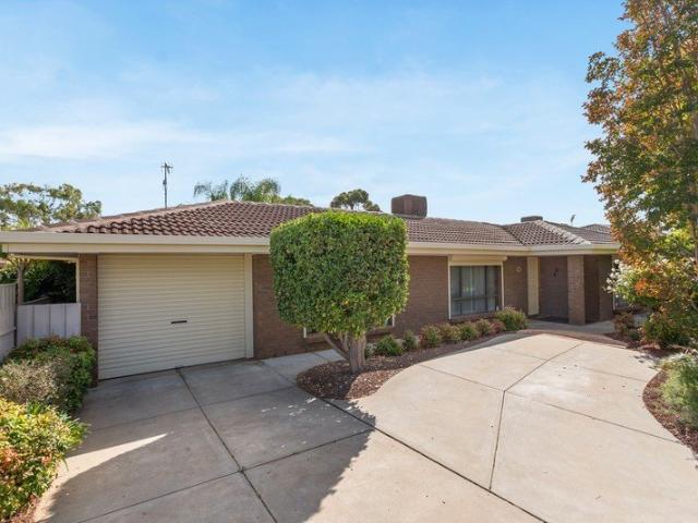 SPACIOUS RENOVATED 4 BEDROOM RESIDENCE