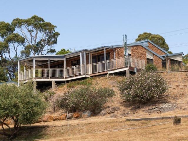 Spacious 4 Bedroom Riverside Home with Alfresco Living & Ample Storage