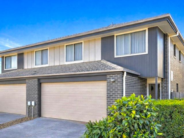 Spacious 4 Bedroom Townhouse in a High Growth Dakabin Location!