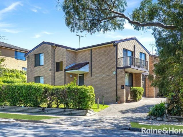 Spacious 4 Bedroom Townhouse in Earlwood