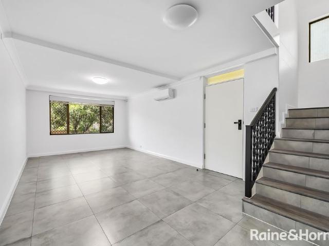 Spacious 4 Bedroom Townhouse in Earlwood