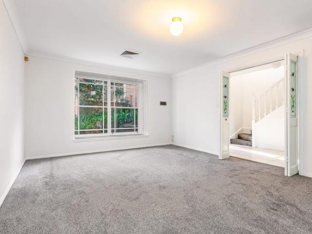 'Spacious 4 bedroom townhouse in great location