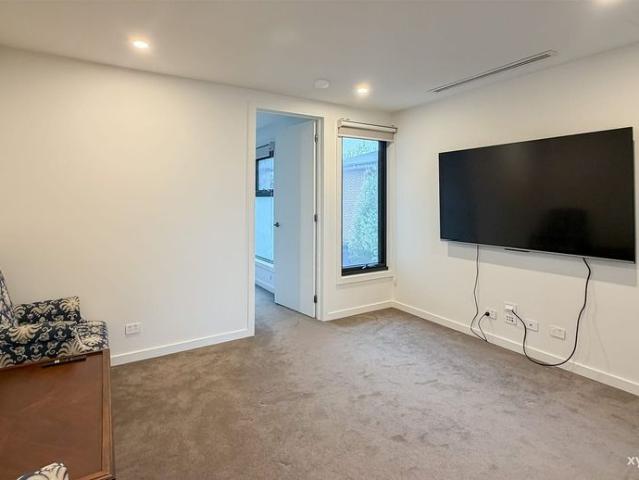 Spacious 4 Bedroom Townhouse in Prime Glen Waverley Location