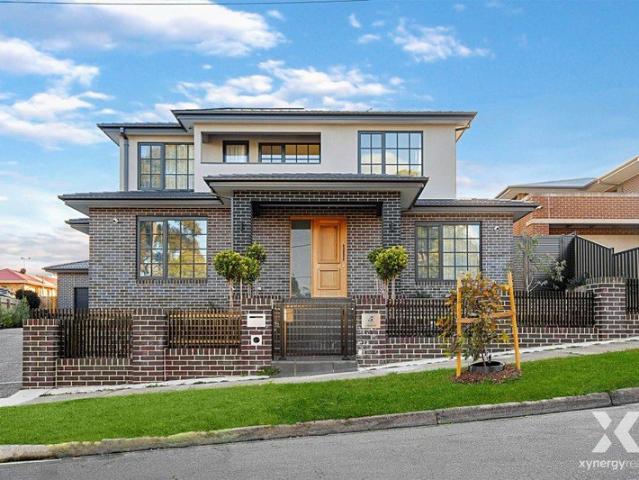 Spacious 4 Bedroom Townhouse in Prime Glen Waverley Location