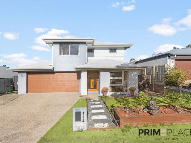 Spacious 4 Bedroom Townhouse with Swimming Pool