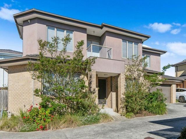 Spacious 4 Bedroom Townhouse | 2.5 Bathrooms | Double Garage | Frankston South