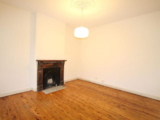 Spacious 4 Bedroom Terrace in Redfern
