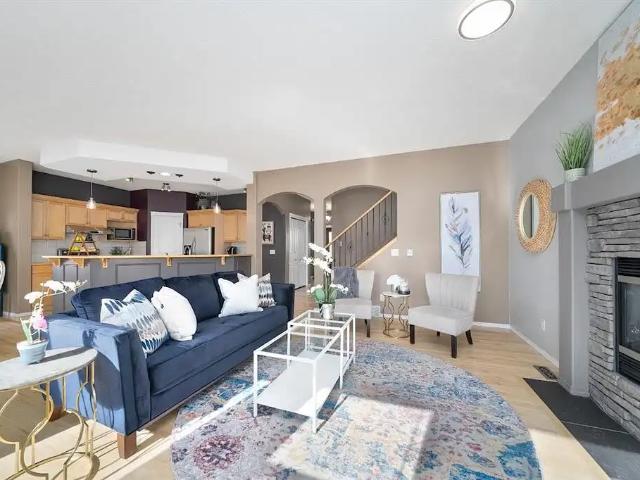 Spacious 4 bedrooms house attached double garage in a quiet neighborhood