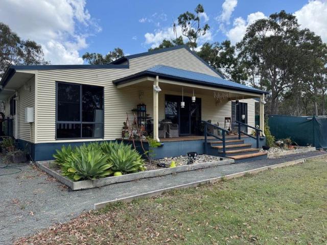 Spacious 4 Hectare Haven Dual Living