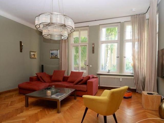 Spacious 4 Room Apartment in Potsdam with Garden
