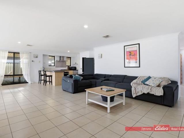 Spacious 4 x 2 Family home with Solar Panels!