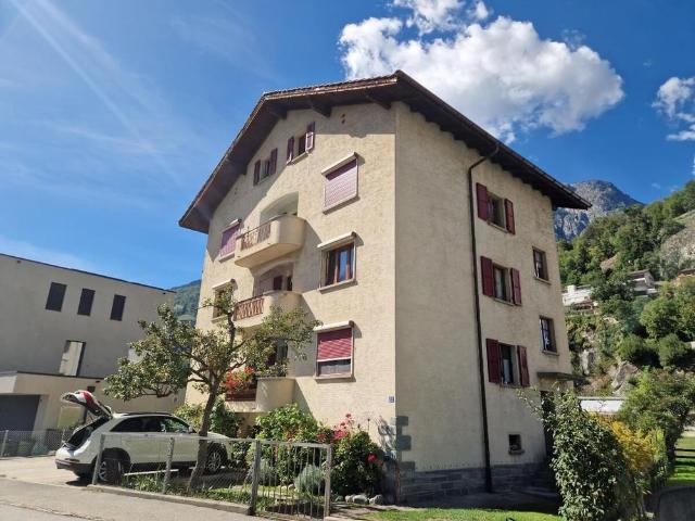 Spacious 4.5 room apartment in 3 family house spread over 2 floors