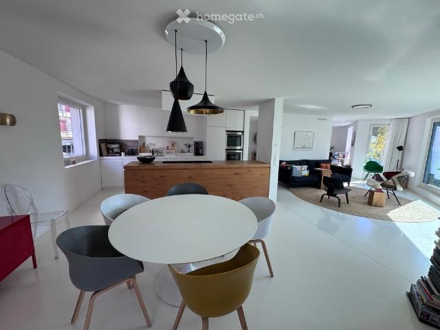 Spacious 4.5 Room Apartment with Open Layout and Loggia in Zurich 8006 Incl. Parking