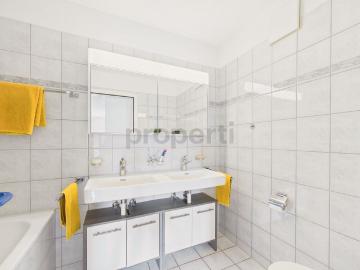 Spacious 4.5 room apartment with sunny balcony in Tuggen SZ