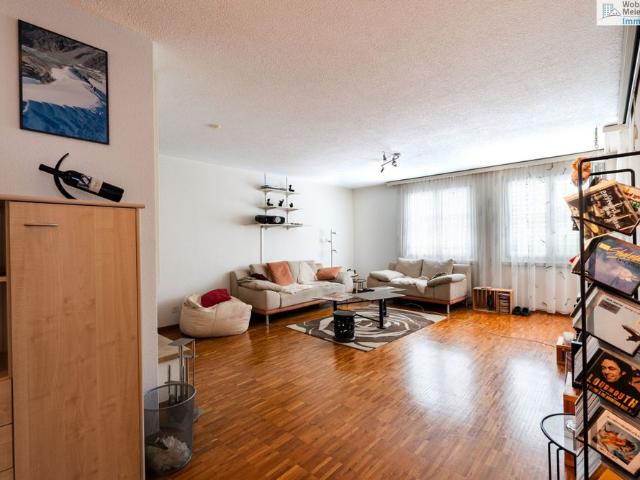 Spacious 4.5 room garden apartment with fireplace in Kindhausen