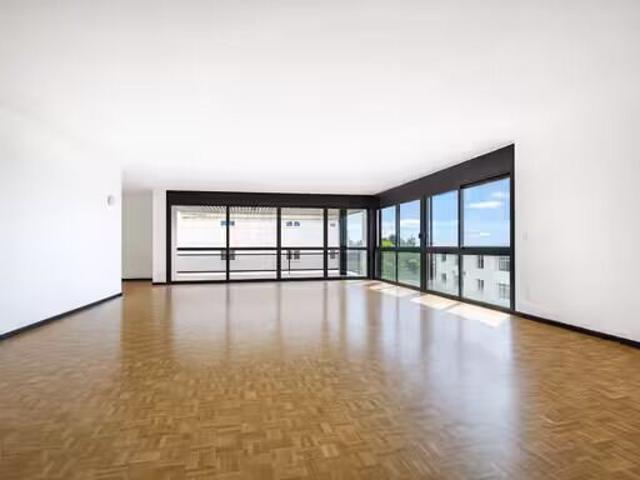 Spacious 4.5 rooms with large terrace