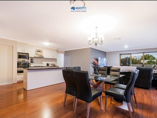 Spacious 4BR Family Home I Abundant Natural Light I Modern Kitchen & Bathrooms I Double Garage